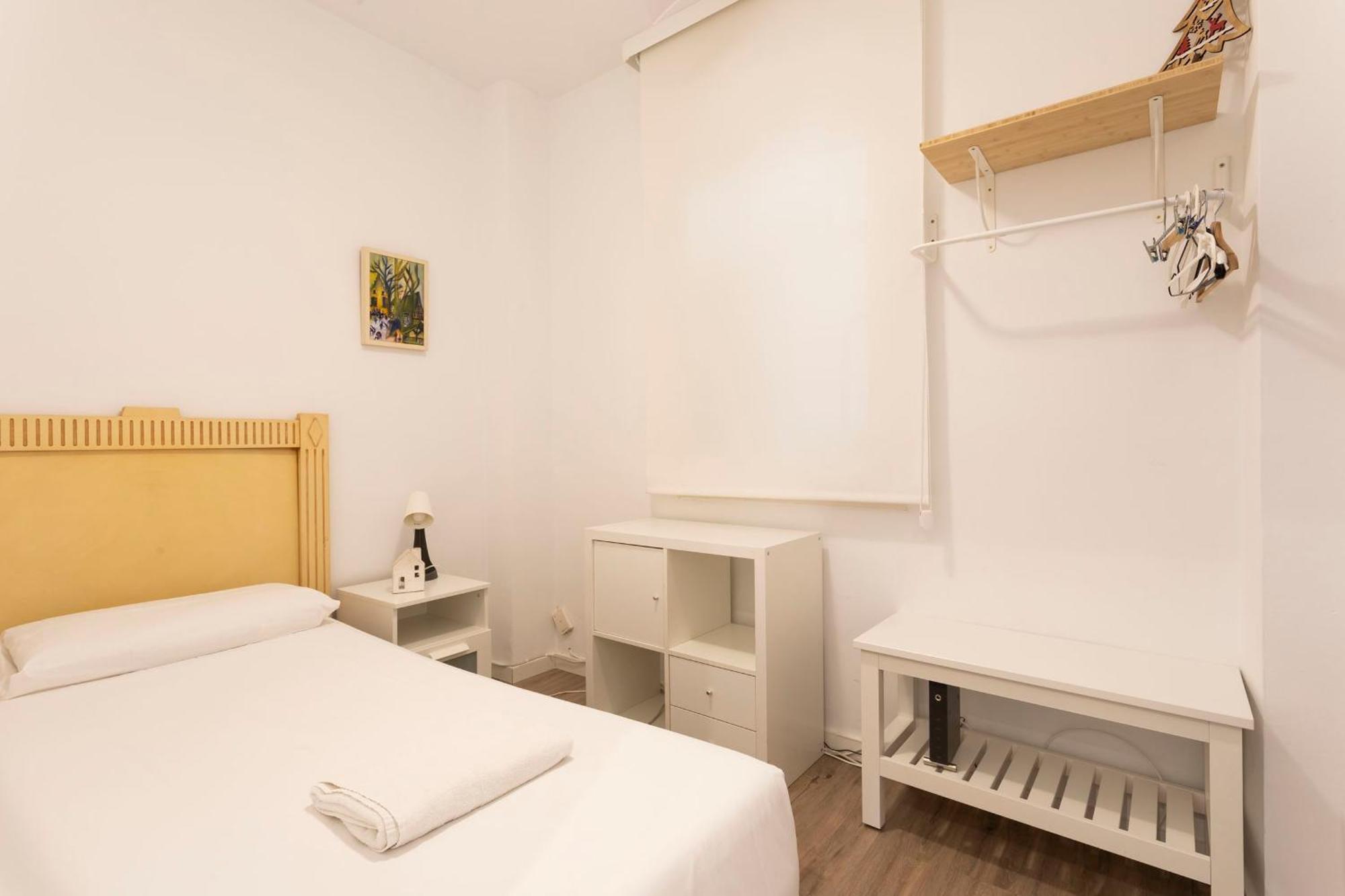 Cozy Apartment Near Fira Gran Via With Ac L'Hospitalet de Llobregat Exterior foto